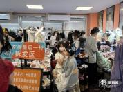 国庆假期多地妆造旅拍服务爆火 西湖边古风摄影受追捧