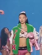 维密大秀Pink单元 乡村大舞台 造型设计遭批