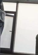 学校疑因女生隐私给男生宿舍贴膜 懒政引发争议