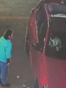 宝马司机把400元油费丢地上让员工捡 行为引发争议
