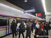 记者试乘武汉地铁12号线过江只用4分钟 2块钱环游江城