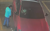 司机将油费扔地上让员工捡 不尊重人行为引争议