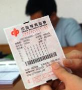 男子刮开8000元彩票不愿买单 彩票行业的灰色地带