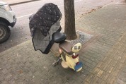 锁好的电动自行车凭空消失？原来是被大巴司机“顺手牵羊”塞进行李舱