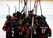 WHL深圳女冰逆转击败龙卷风队 连续三年闯入总决赛