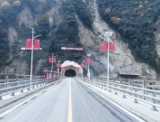 升级改造后的海螺沟景区道路正式通车