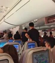 A380备降杭州乘客被困机舱10小时 漫长等待终下机