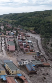 航拍青海山洪:房屋被沖毀 滿眼泥漿 當地村民哭訴