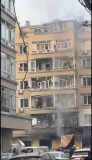 哈尔滨一住户发生燃气燃爆致1死7伤 初判系燃气燃爆 整栋楼的玻璃几乎都碎了 现场明火已被扑灭