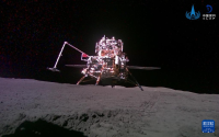 嫦娥六号发回一张自拍 月球合影首次披露