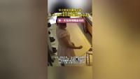 女子趁店员不注意用嘴盗走小金豆 监控下的惊世"口技"盗窃