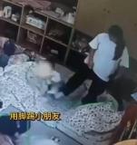 早教中心老师被指踢打幼儿 警方介入 监控曝光虐待行为