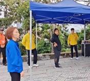 刘国梁王曼昱和小朋友打混双 国球进社区欢乐多