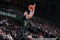 張鎮(zhèn)麟三分球5中0拿到10分2助1帽 外線手感欠佳