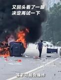 小伙徒手拽車門救出被困司機 生死90秒英勇救人