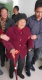 90歲母親步行1小時(shí)探望女兒 母愛(ài)無(wú)界