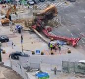 珠海一工地機器倒塌砸向馬路 無人員受傷車輛受損
