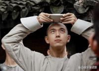 李現(xiàn)新劇辮子頭造型引關(guān)注 內(nèi)娛最敢突破的頂流