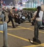 女子拒絕乘車遭摩的司機(jī)毆打 街頭暴力事件引關(guān)注