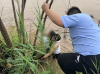 女子跳黃河欲尋短見(jiàn) 民警脫掉警服跳入水中營(yíng)救“如果有下次，我還會(huì)跳,！”