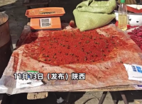 女子拍到辣椒面上飞满小蜜蜂，网友调侃：这酿出的蜜不得是甜辣的