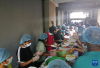 在斯里蘭卡社區(qū)廚房感受賑災(zāi)暖意 平凡人的善舉溫暖人心