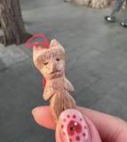 涨价也买 年轻人捧红老北京玲娜贝儿 丑萌风潮席卷全网