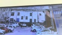 妻子起诉离婚后 丈夫抢走5岁女儿，法院两度裁定要求告知住址待执行