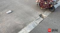 男子騎車(chē)被地磚絆倒多處骨折 路面隱患引發(fā)責(zé)任爭(zhēng)議