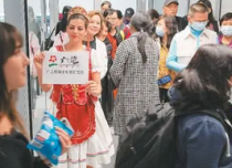 中国出境游再扩容，全球旅游业喜相迎（国际论道）
