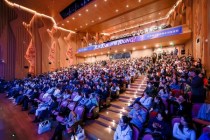 欧莱雅中国"有意思青年"创变盛典众咖云集 复旦开杠