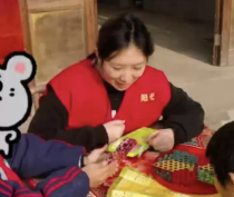 秀我中国丨蓄发五年剪下30厘米 “00后”为抗癌患者捐发