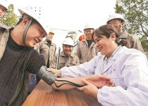 义诊进企业 复工有“医”靠