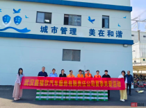 情系一线送清凉，武汉爱心企业为高温下的环卫工人送解暑物资