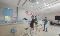 爱心矿泉水上线！纳凉点、暖新站补给到位
