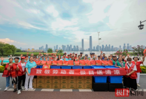 “武汉城市会客厅”每天迎客10万，致敬！酷暑中的“江滩守护者”