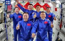 神19神20全家福来了 太空会师报平安