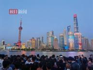 五一假期全球的人都來上海了 外灘夜景人潮涌動