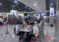 重慶榮昌“贏麻了”背后站著三個(gè)人 鹵鵝哥與官方共舞