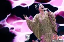 龔琳娜首秀北京草莓音樂節(jié) 傳統(tǒng)與現(xiàn)代的完美融合