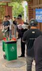 一高校職工扔學(xué)生外賣引熱議 校方致歉并賠償