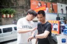 “棒棒”父親收到了兒子的禮物 15年后的溫情回饋