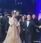 能不能禁止劉亦菲和人打招呼：她連揮個(gè)手都像在拍廣告