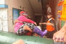 廣西洪水倒灌150名師生被困 武警緊急救援