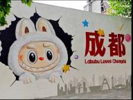 泡泡玛特称成都网红涂鸦侵权 LABUBU替换花花引发争议