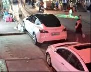幼童躺街上玩耍被碾壓身亡 司機(jī)發(fā)聲 快遞員正常行駛未察覺