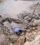 男子深陷淤泥“魔掌”近20小时 消防紧急救援