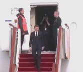 法新社发布马克龙夫妇抵京照片 巩俐夫妇罕见同行