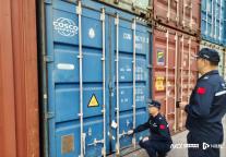 走私者把衣服里当集装箱装货 涉案冻品威胁食品安全