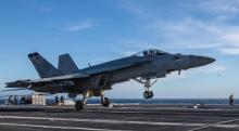美军3架坠海超级大黄蜂战机未找回 航母事故频发